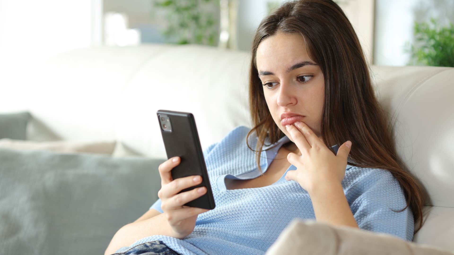 woman who doesn't over-share online