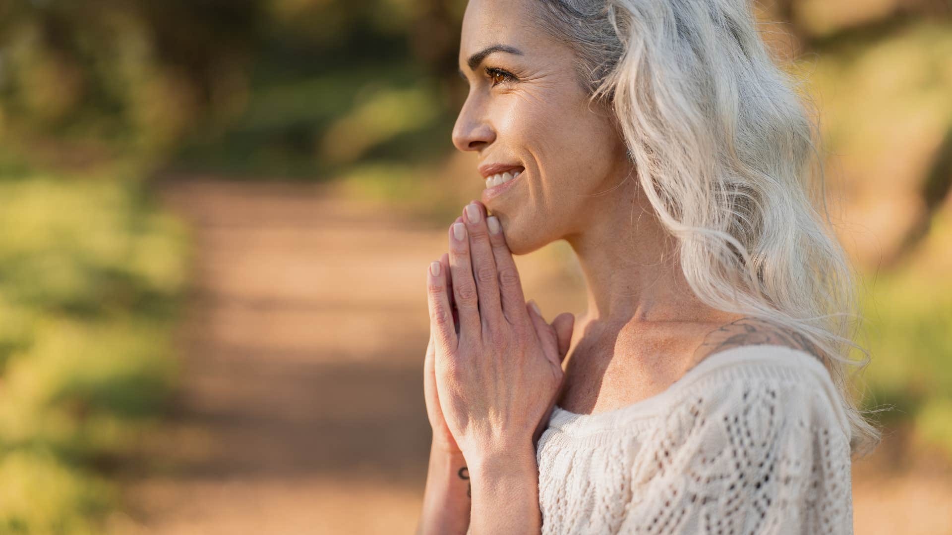 woman who is naturally resilient as she practices gratitude