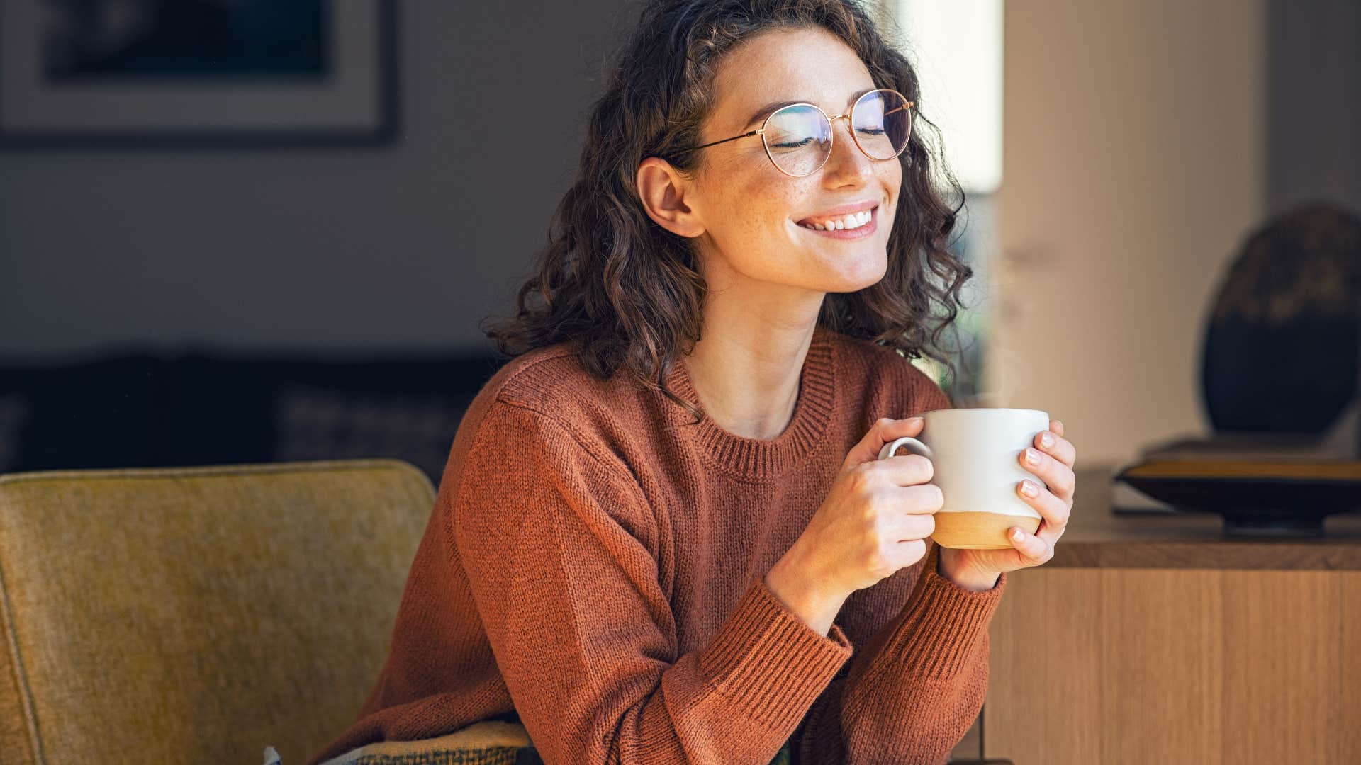 woman who is naturally resilient as she takes a brain break