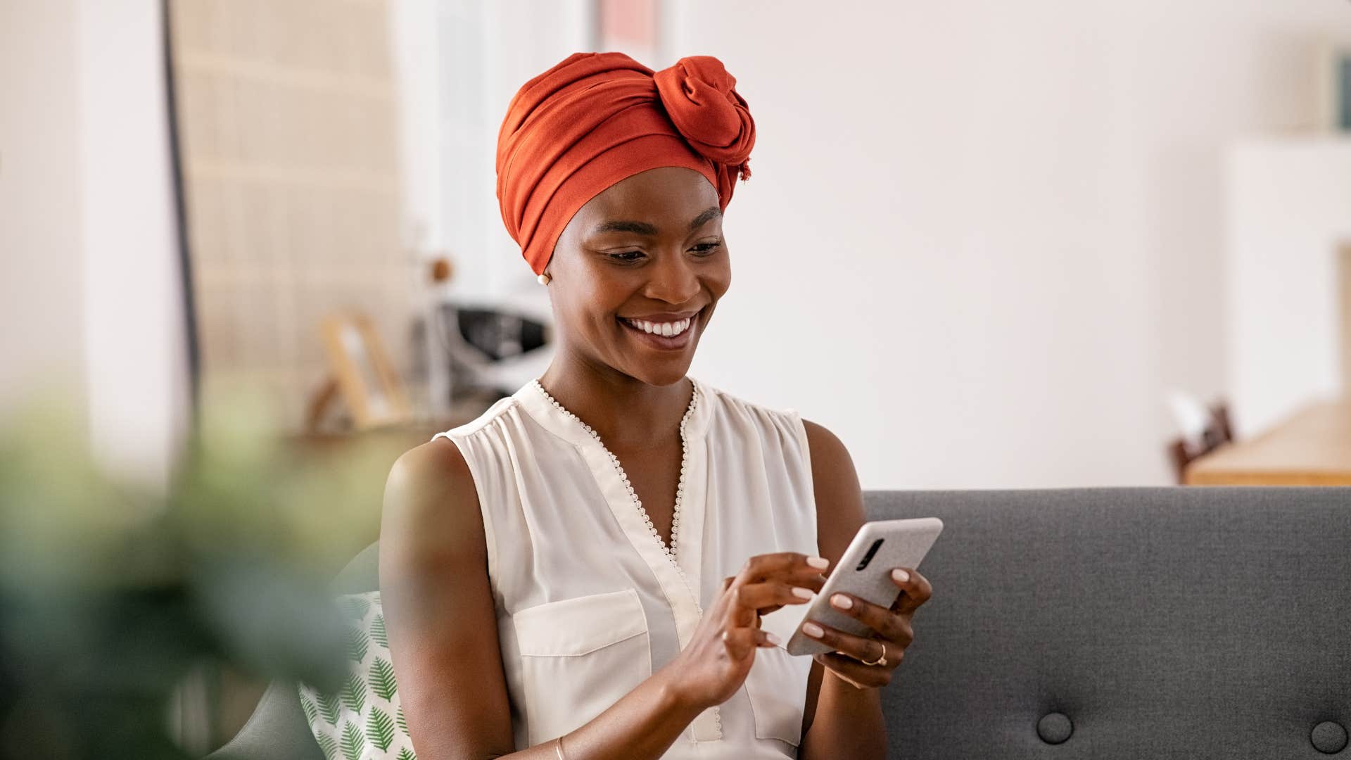 woman who turns texting into chemistry as she is aware of tone of voice
