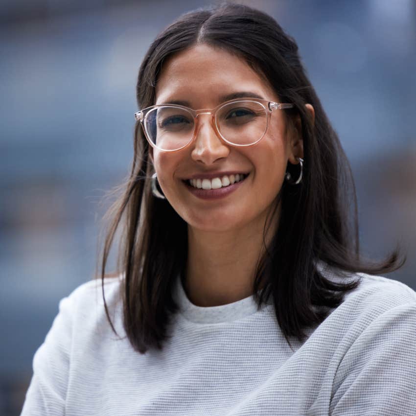 simple habits of people who hold onto light when life really gets dark make peace with what they don't know woman who holds onto life as she makes peace with what they don't know