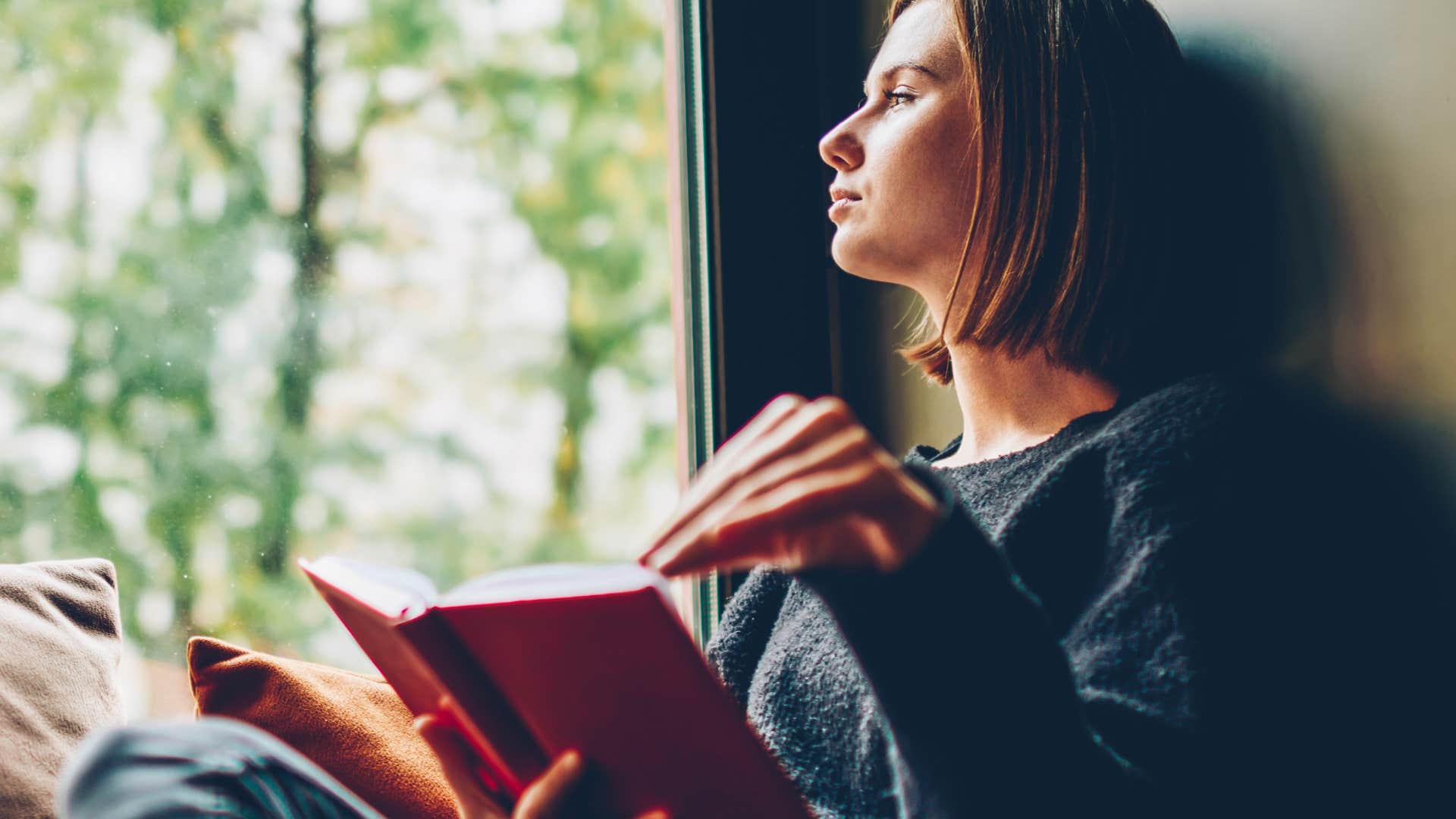 simple ways to live happy peaceful life avoid staring at phone woman who lives a happy peaceful life as she avoids staring at phone