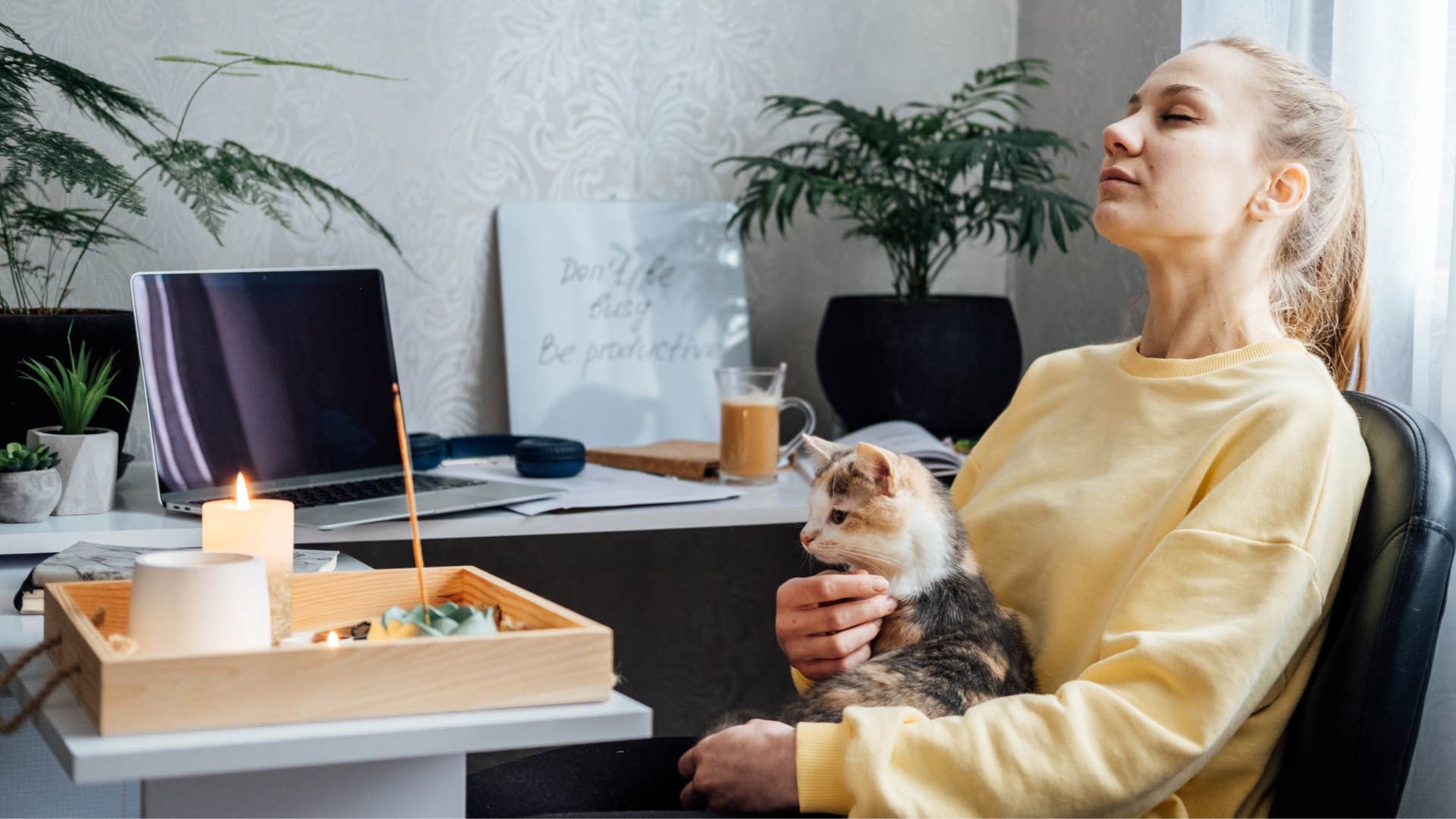 simple ways to live a happy peaceful life light candles woman who wants to live a happy peaceful life by lighting candles