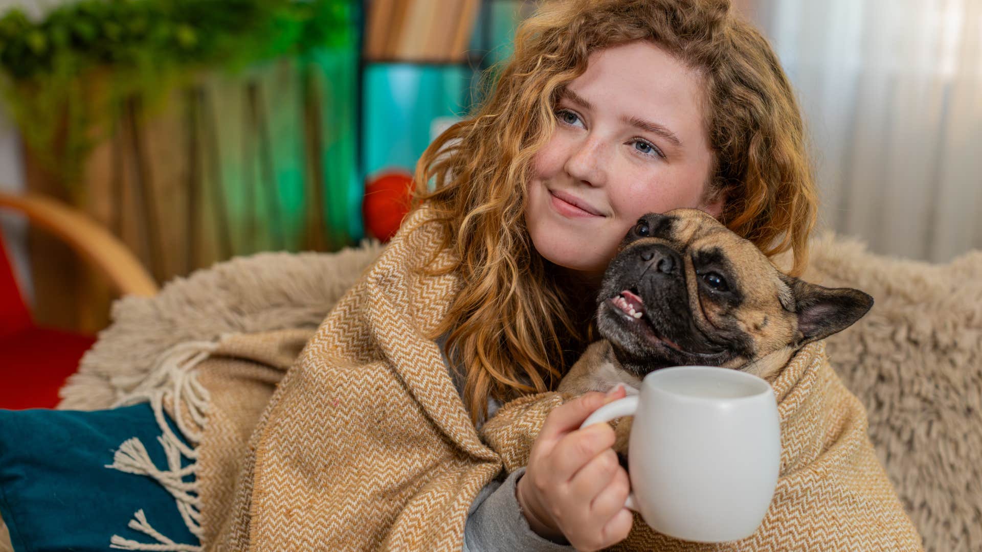 simple ways to live happy peaceful life utilize throw blankets woman who wants to live a happy peaceful life by utilizing throw blankets