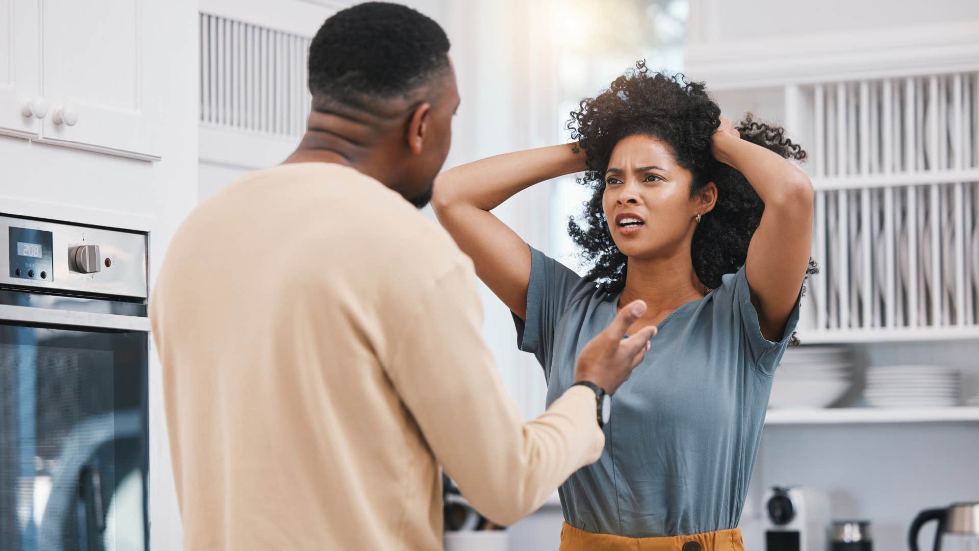 woman upset after narcissistic man bending the truth with her