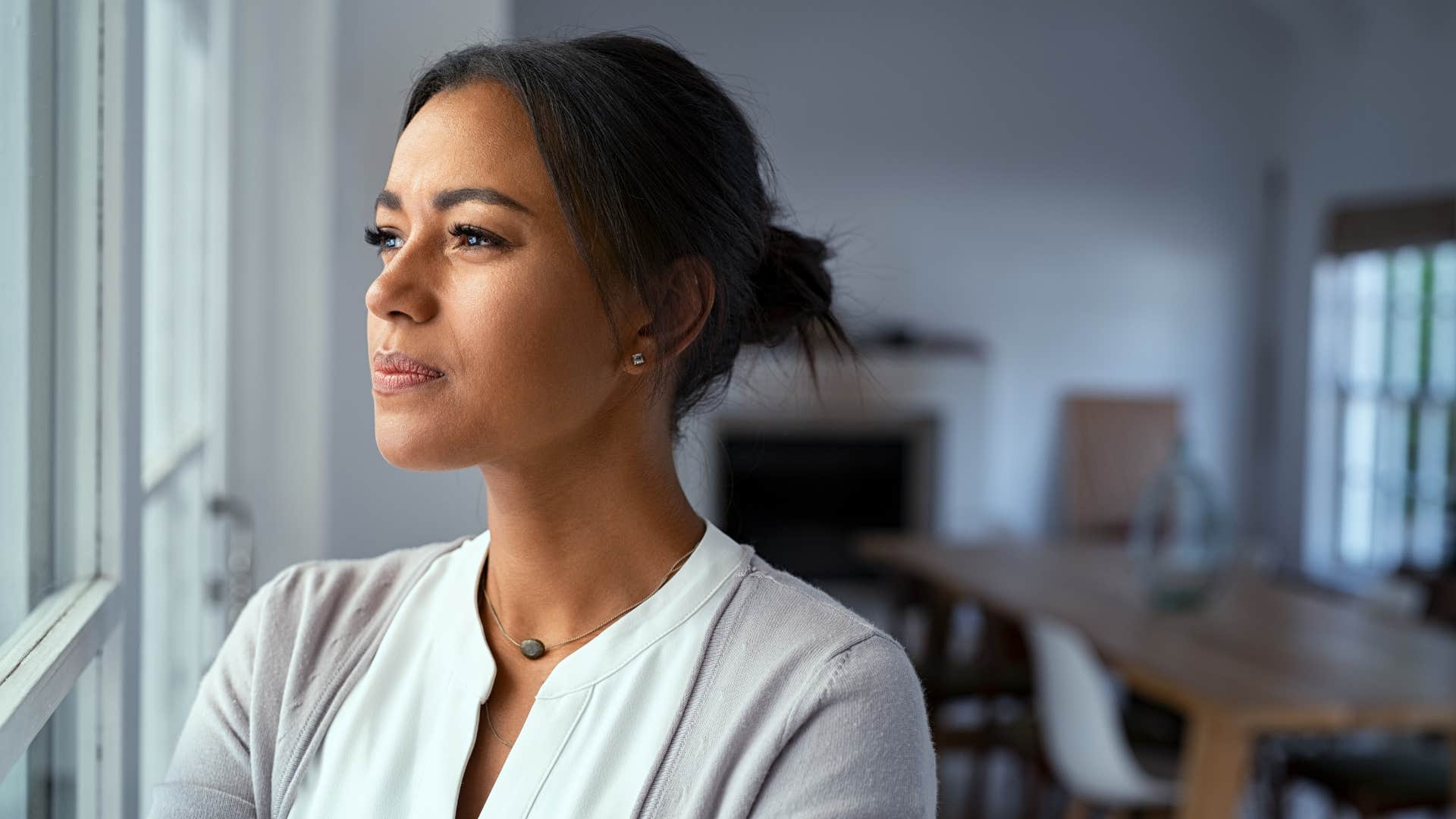 woman getting chronic headaches because she has lost track