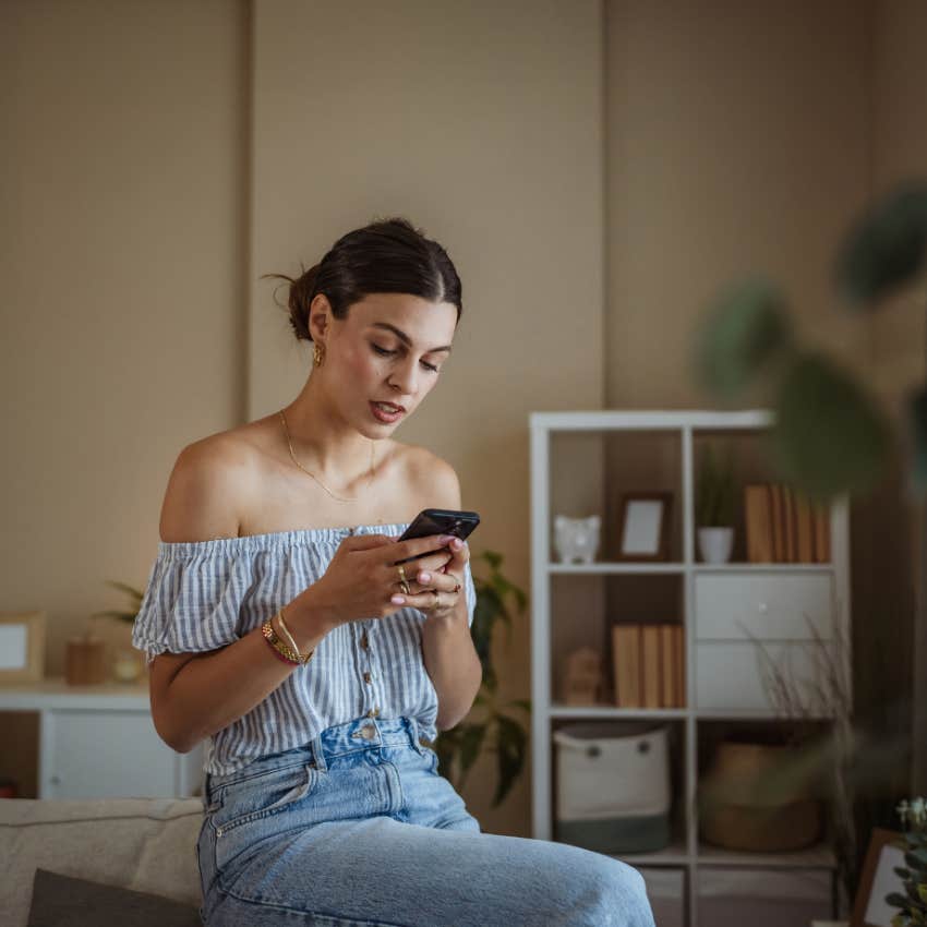 woman who wants to make a man call instead of text by telling him she hates texting