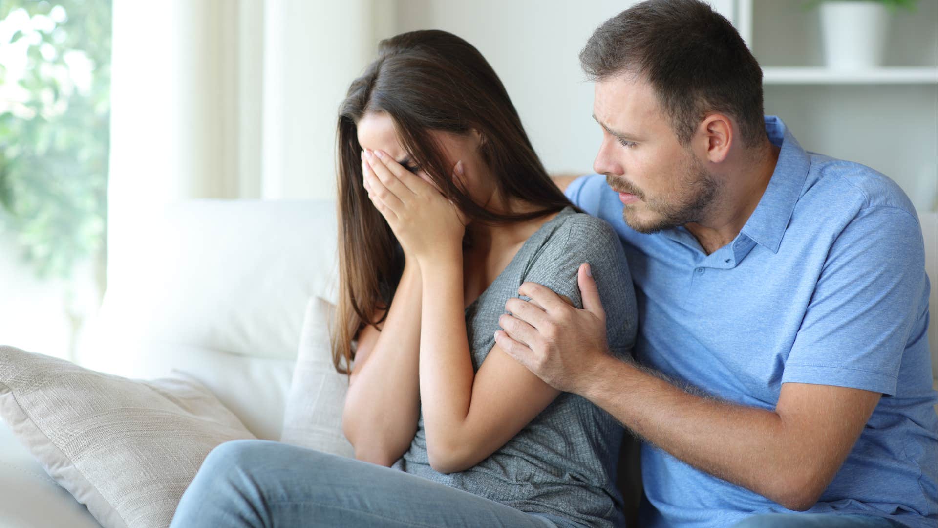 couple who are connected no matter the distance as woman finds herself feeling insecure