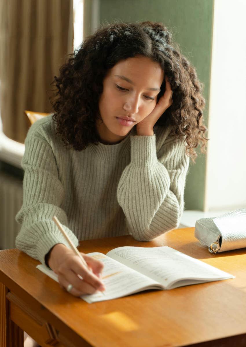 Teacher Explains Why A 'Great' Male Student Often Does 'What An Average Girl Is Expected To Do' female student