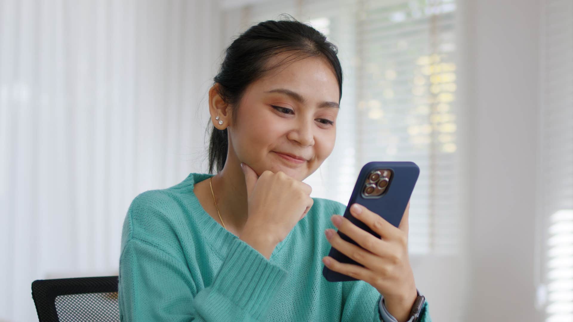 introverted woman texting on her phone