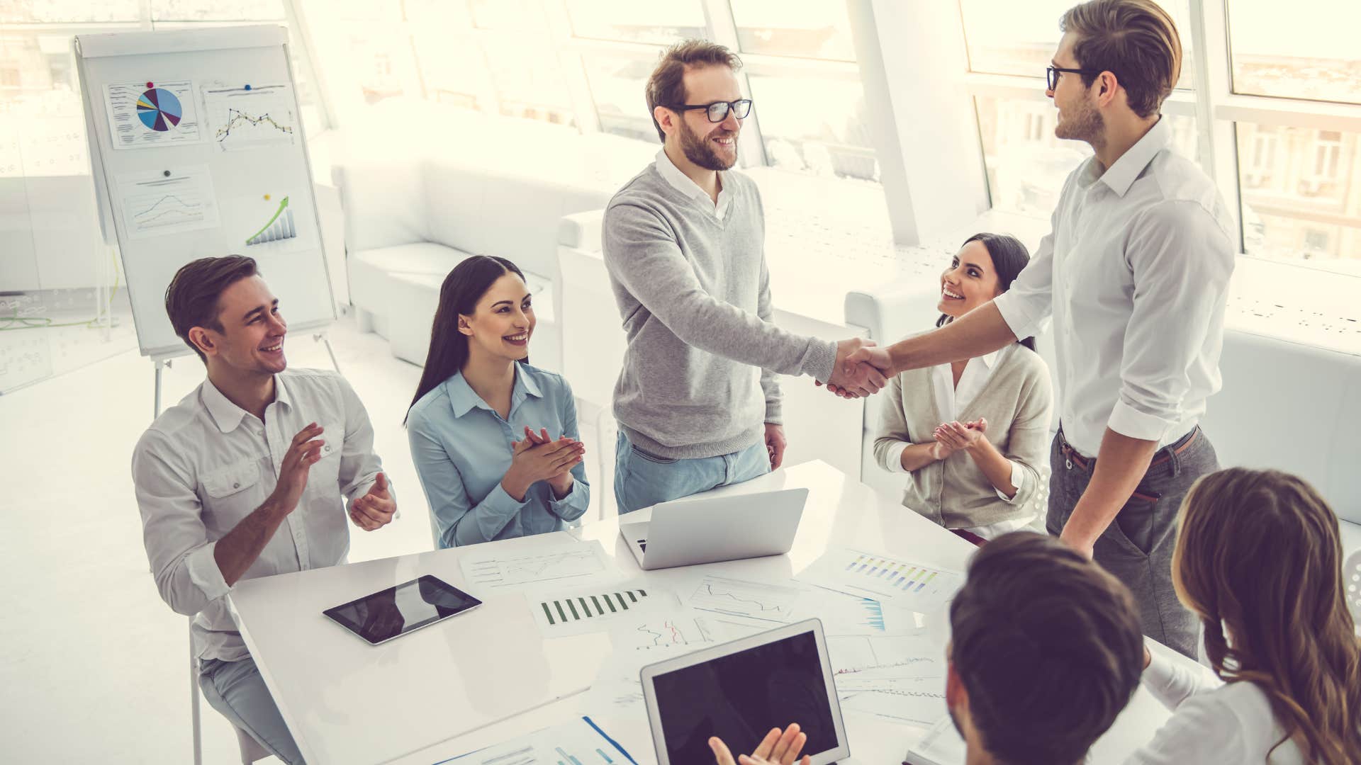things people do in meetings that quietly annoy everyone else in the room arrive late