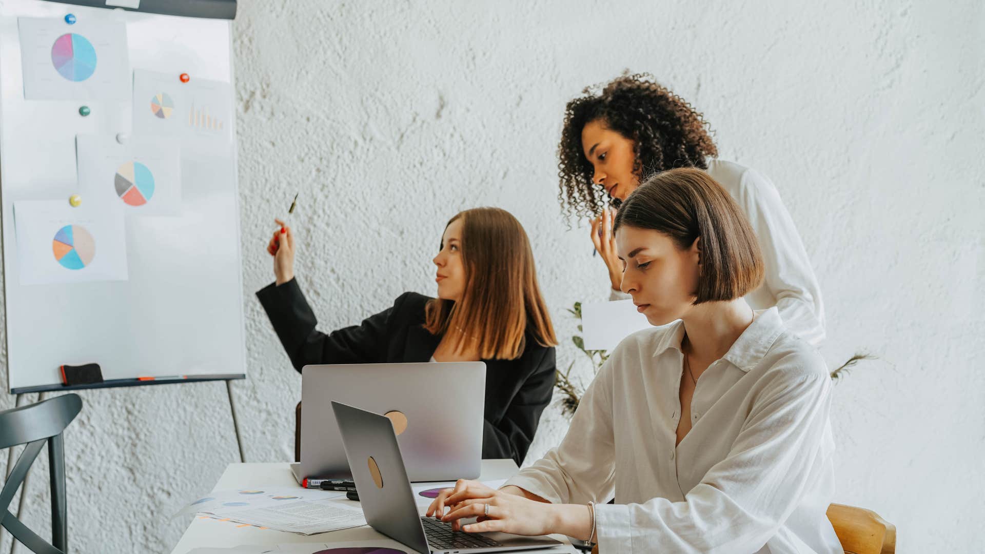 things people do in meetings that quietly annoy everyone else in the room coming to vague conclusions