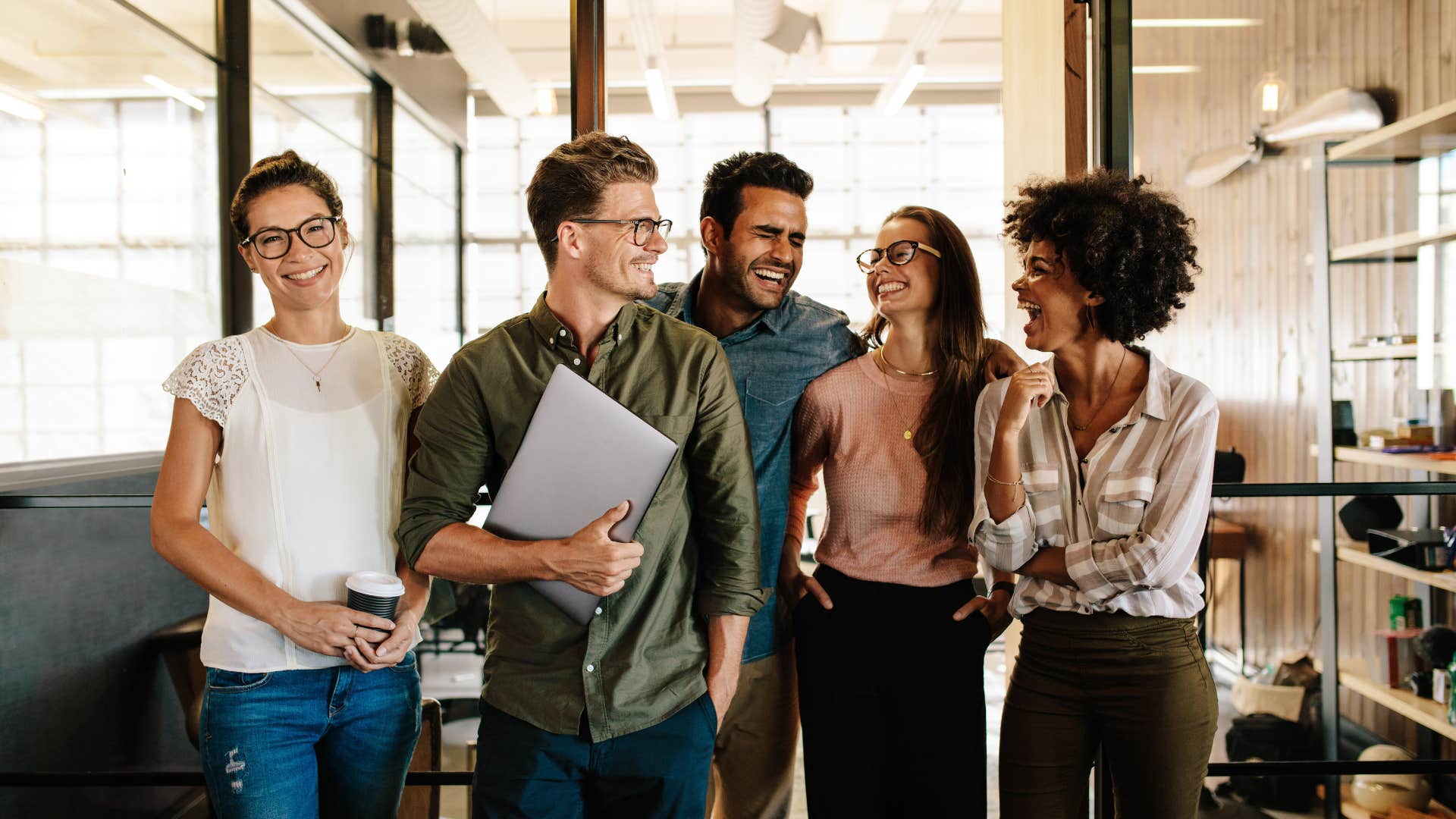things people do in meetings that quietly annoy everyone else in the room having their own conversations