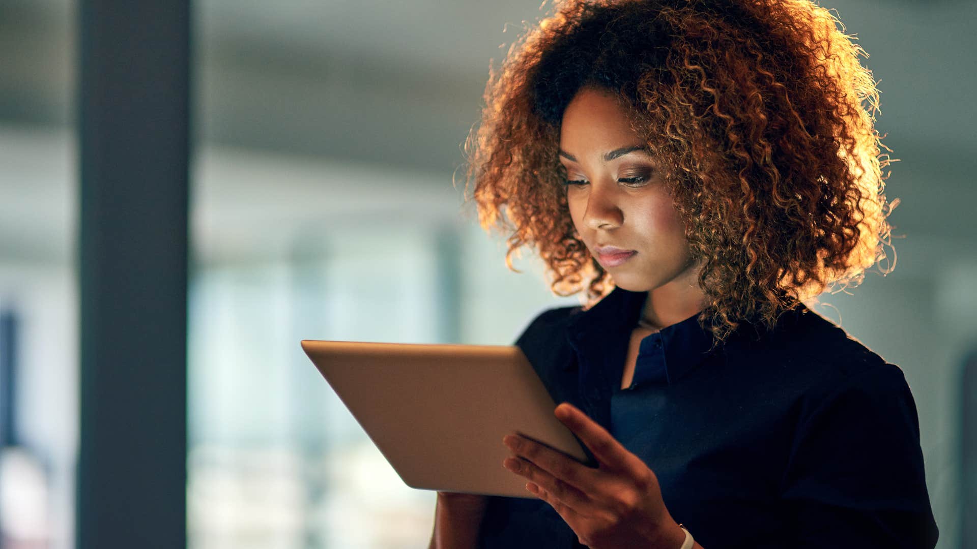 things people do in meetings that quietly annoy everyone else in the room texting