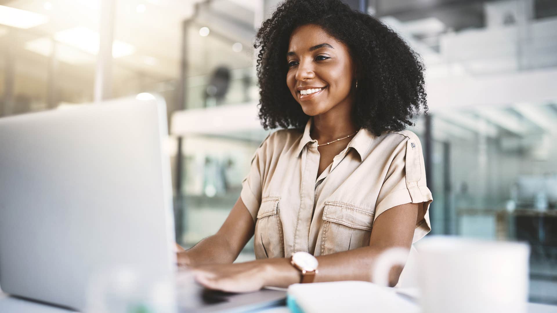 things to do when absolutely no idea what you're doing stop procrastinating woman who has no idea what she's doing so she stops procrastinating