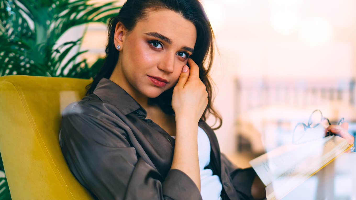Tiny Social Cues That Tell You Someone Grew Up Struggling Financially