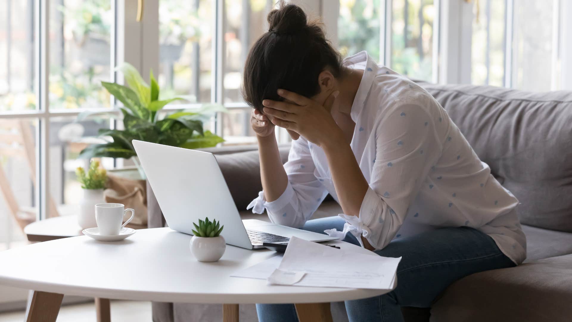 tiny social cues that tell you someone grew up struggling financially they struggle making decisions when they have many options 
