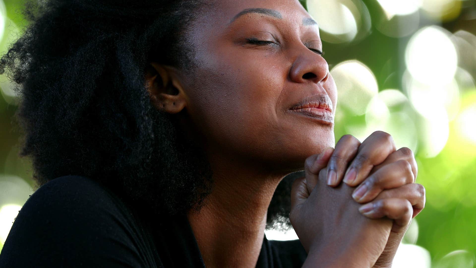 tired of repeating same painful family patterns ways break them pray woman who is tired of painful family patterns as she prays