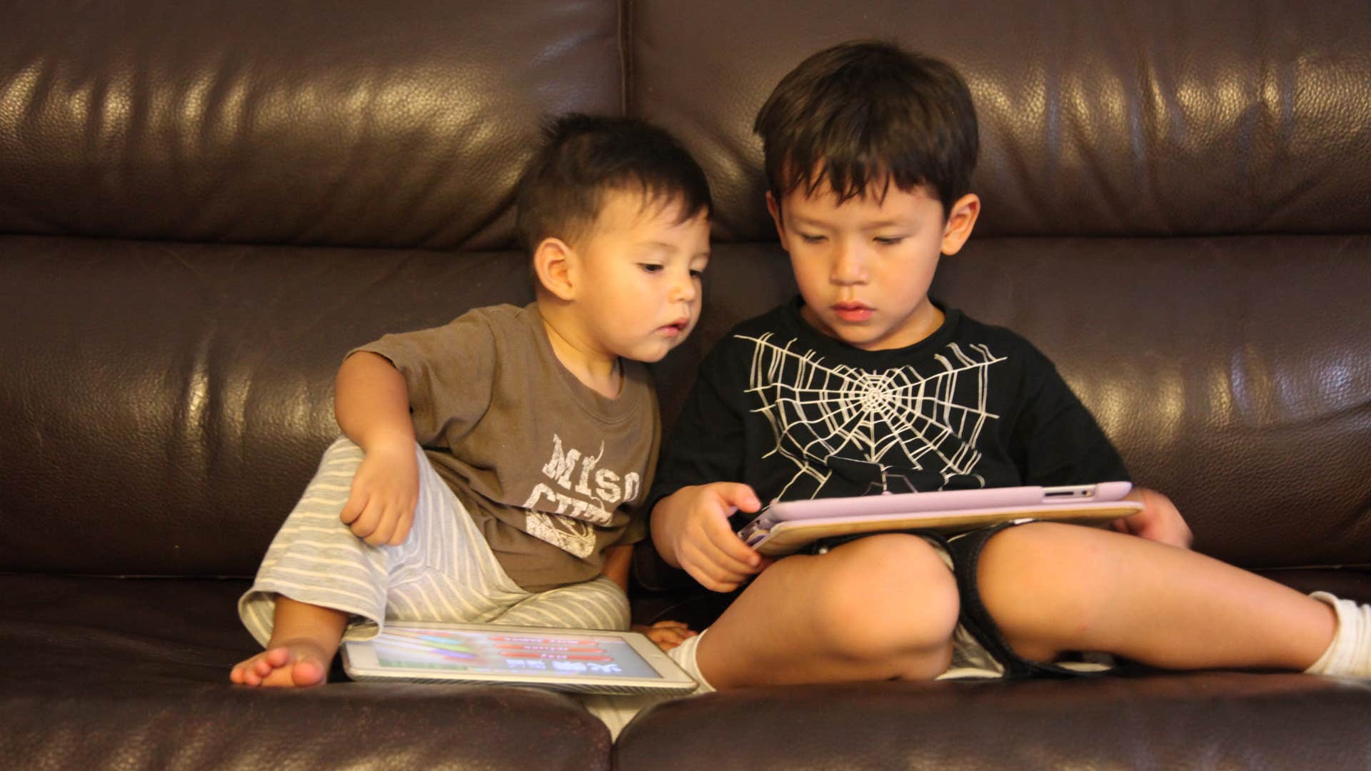 traits of a silky mom who has the whole parenting thing figured out kids frequently use screens kids who frequently use screens because of their silky mom