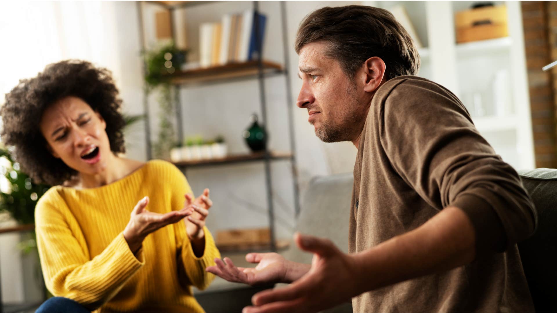 woman talking to arrogant man trying to prove him wrong