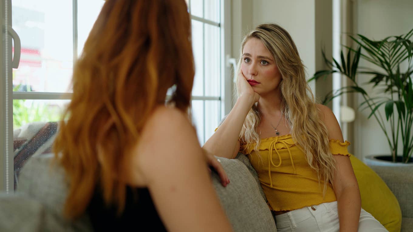 Trial Attorney Shares Genius Ways To Deal With Someone Who Always Has To Be Right frustrated woman talking with friend who always has to be right