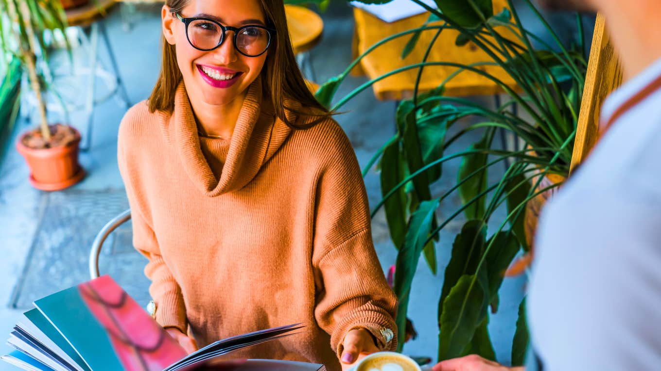 Ways Unhappily Married Women Are Better At Flirting Than Anyone Else Ways Unhappily Married Women Are Better At Flirting Than Anyone Else