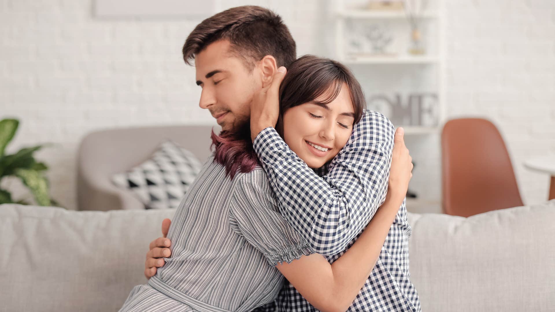 when a man actually feels safe with a woman hell start doing these unmistakable things hes protective  when a man actually feels safe with a woman hell start doing these unmistakable things hes protective