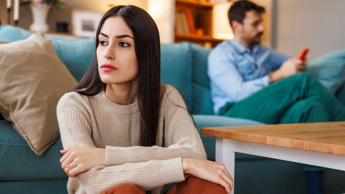 If A Wife Is Disappointed With Her Choice Of Husband, She'll Do These Things Pretty Often disappointed wife turned away from husband