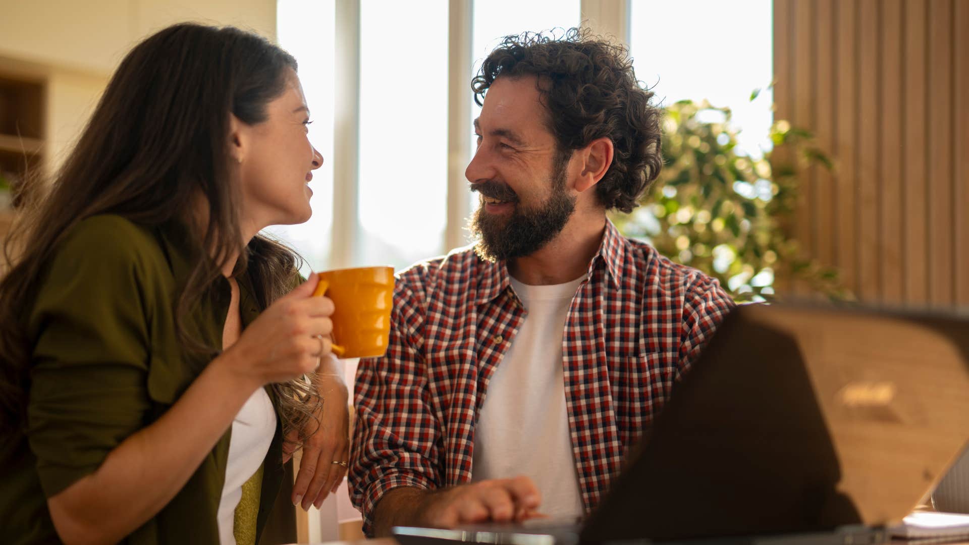 couple talking drinking coffee
