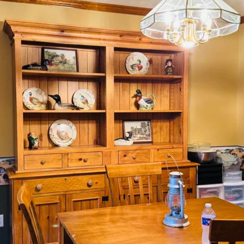 Woman Embarrassed To Invite People Over To Her Unique Home Reddit Dining Room