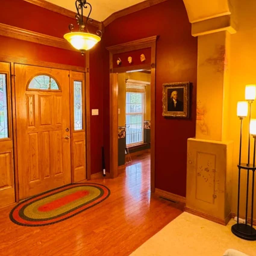 Woman Embarrassed To Invite People Over To Her Unique Home Reddit Foyer
