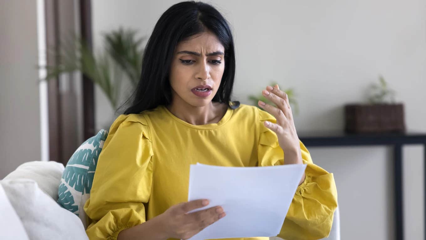 Woman's Receives Letter From Neighbor Asking Her To Close Her Curtains Woman's Receives Letter From Neighbor Asking Her To Close Her Curtains