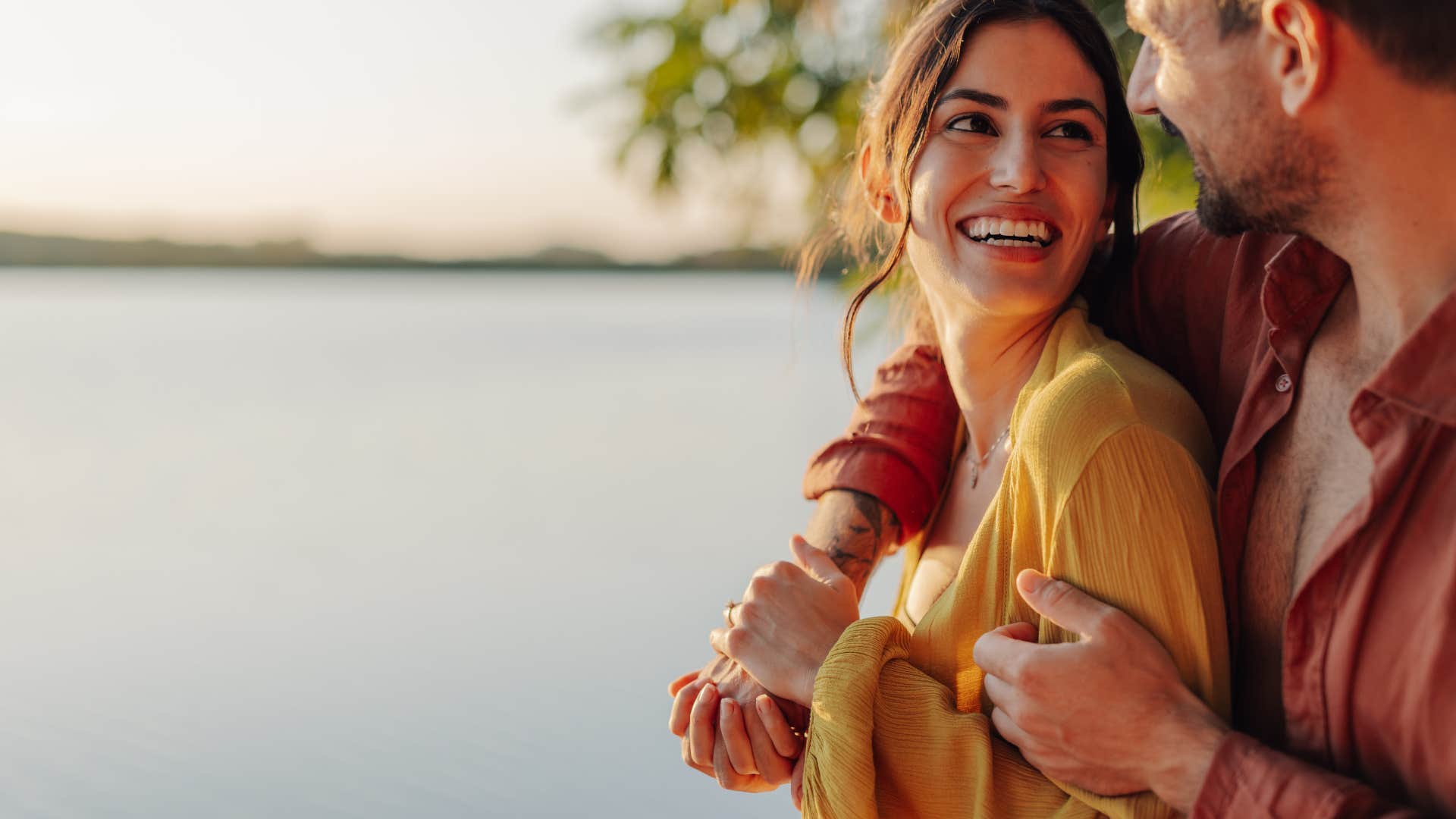 women who are deeply loved by their husbands usually glow in these noticeable ways a bright and frequent smile