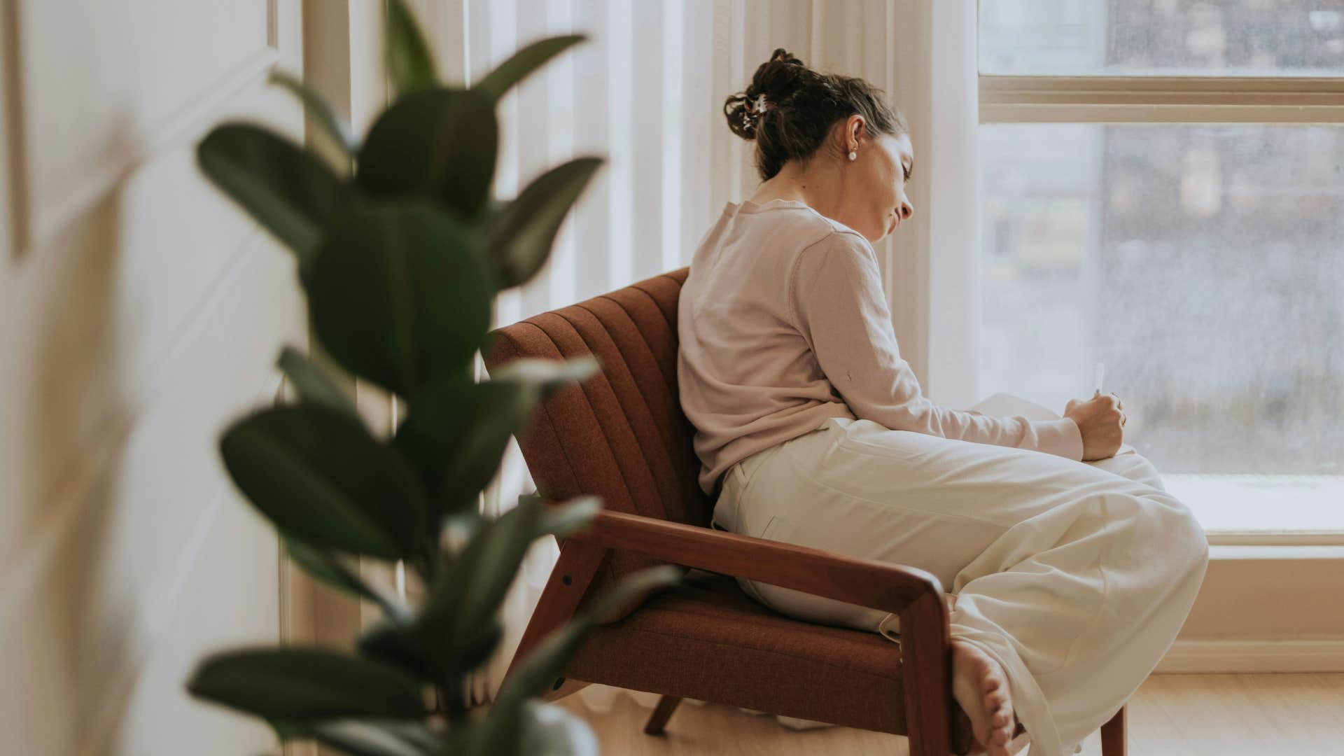 women who feel trapped in their marriage often glorify life before marriage