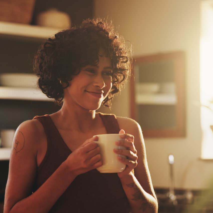 woman who gets stuff done by starting day before checking her email
