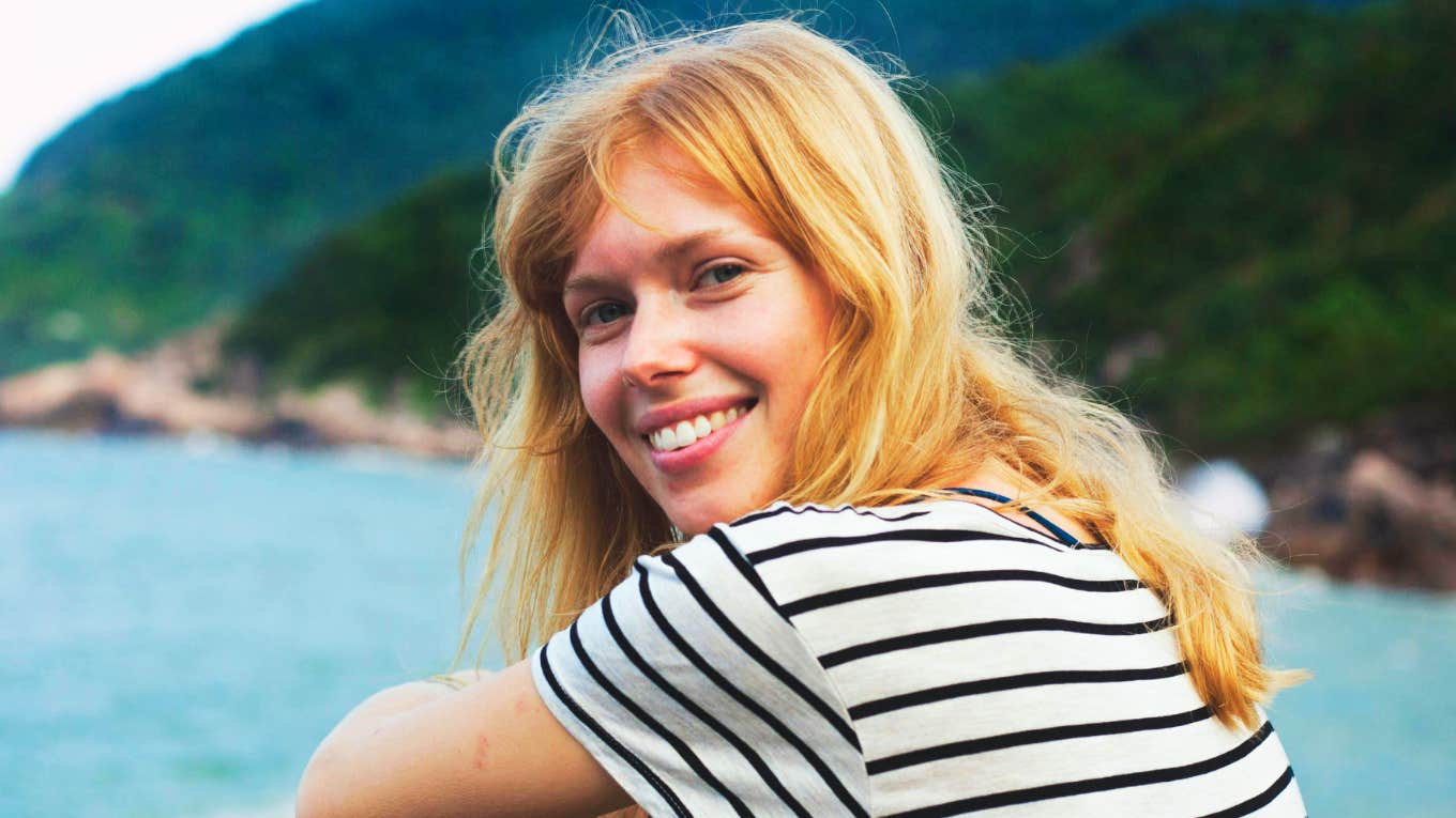 Radiant, confident woman showing the art of being radiant and habits of naturally radiant people.