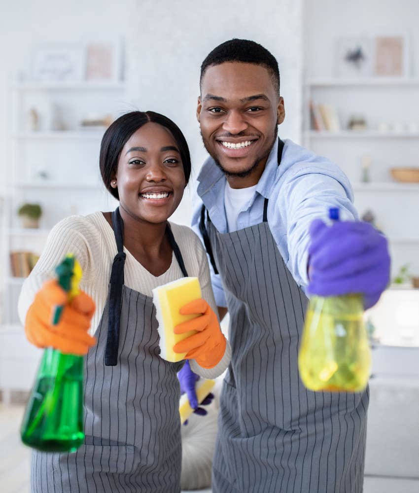 Couple uses chores as seduction