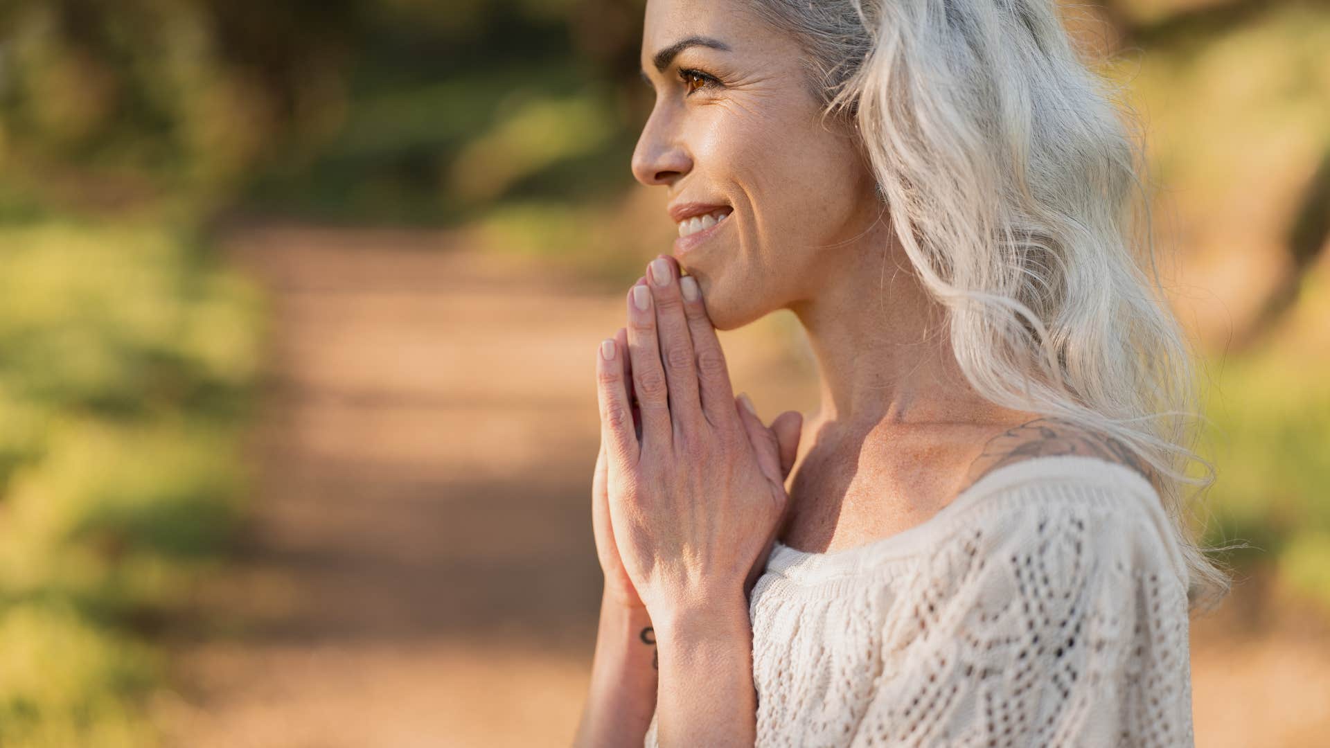 woman who tries the calming fix of practicing gratitude