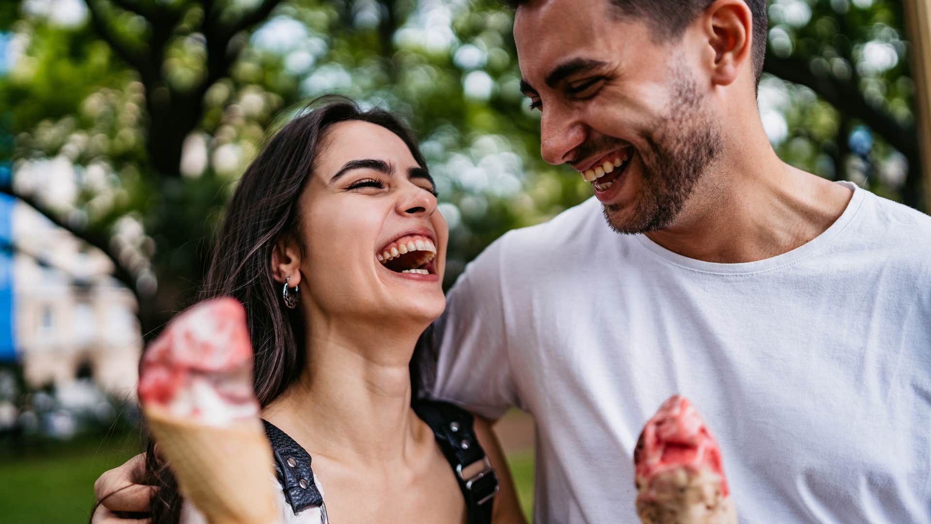 couples who always have each others backs do these things better than everyone else they solve conflicts quickly