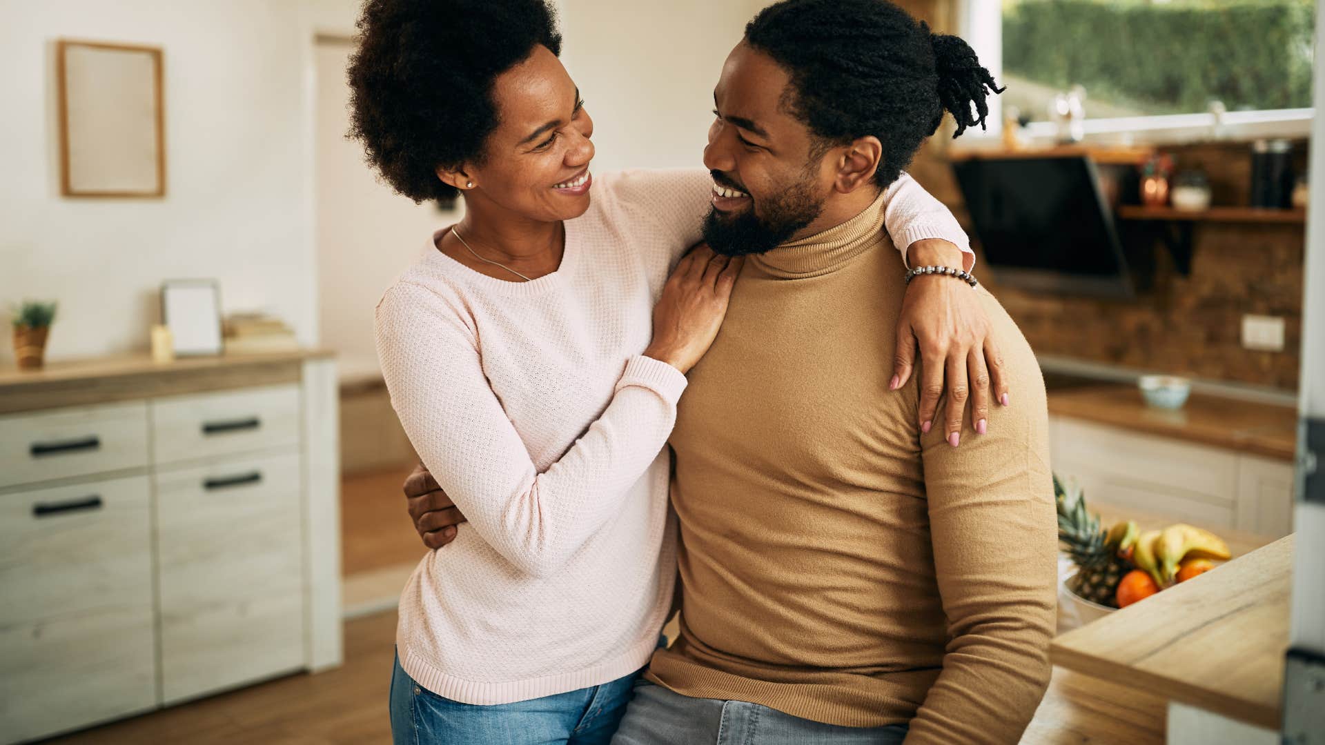 couples who still choose each other every day practice these rare behaviors actively listening to each other