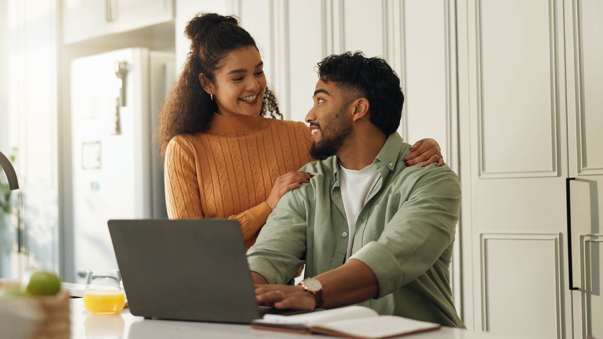 couples who still choose each other every day practice these rare behaviors practice genuine appreciation