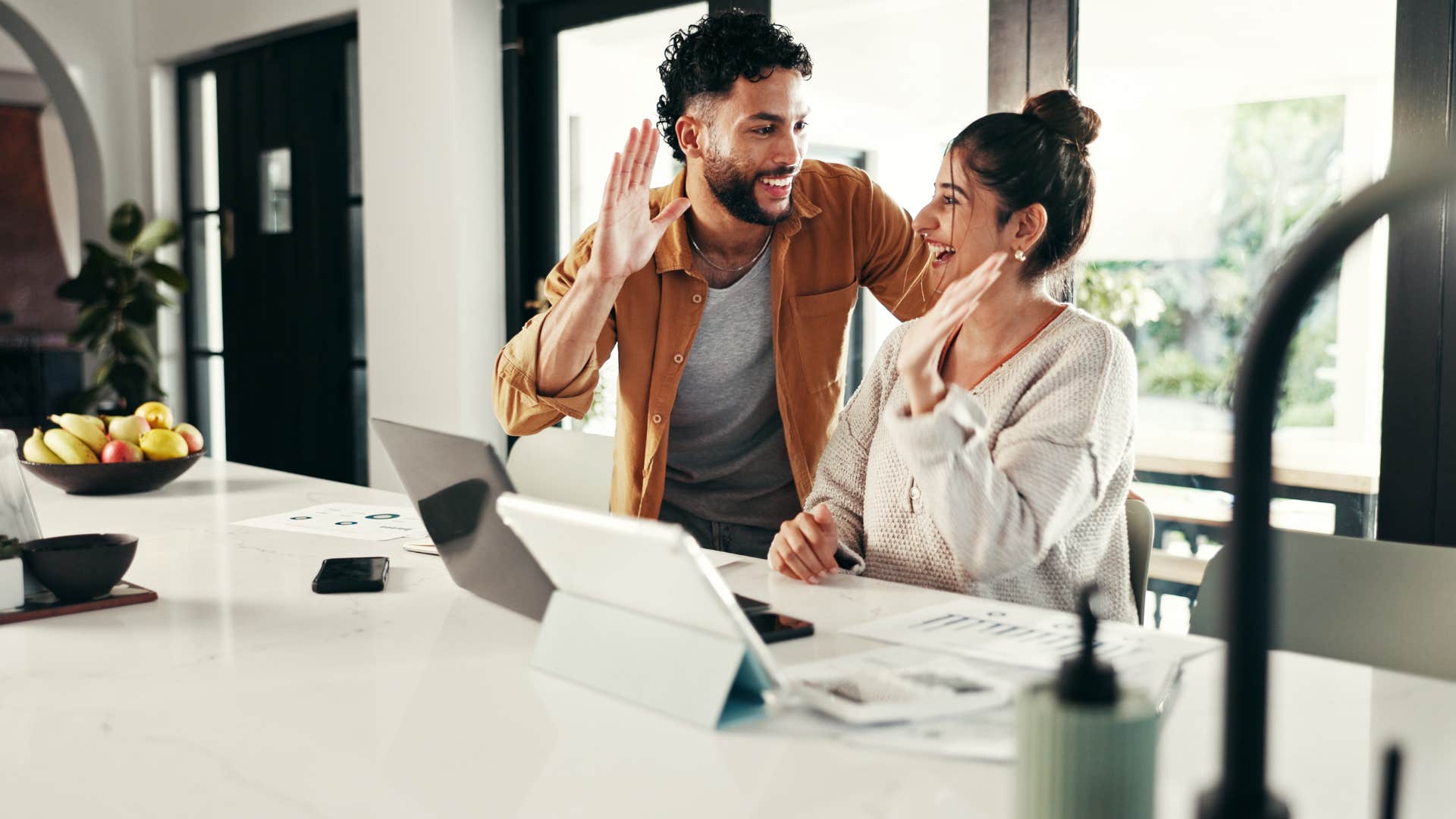 couples who still choose each other every day practice these rare behaviors supporting individual growth