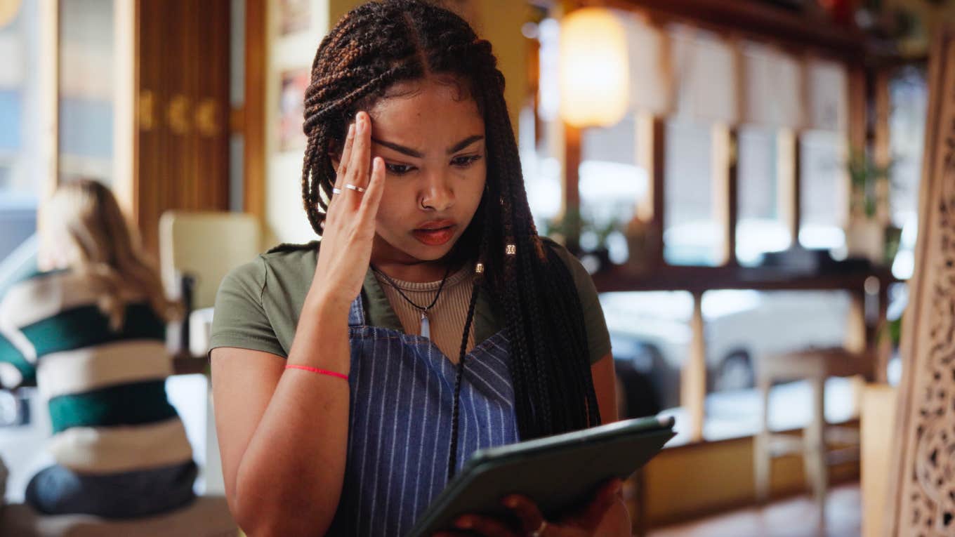 Customer Removes Automatic Gratuity Because Of How His Server Looked