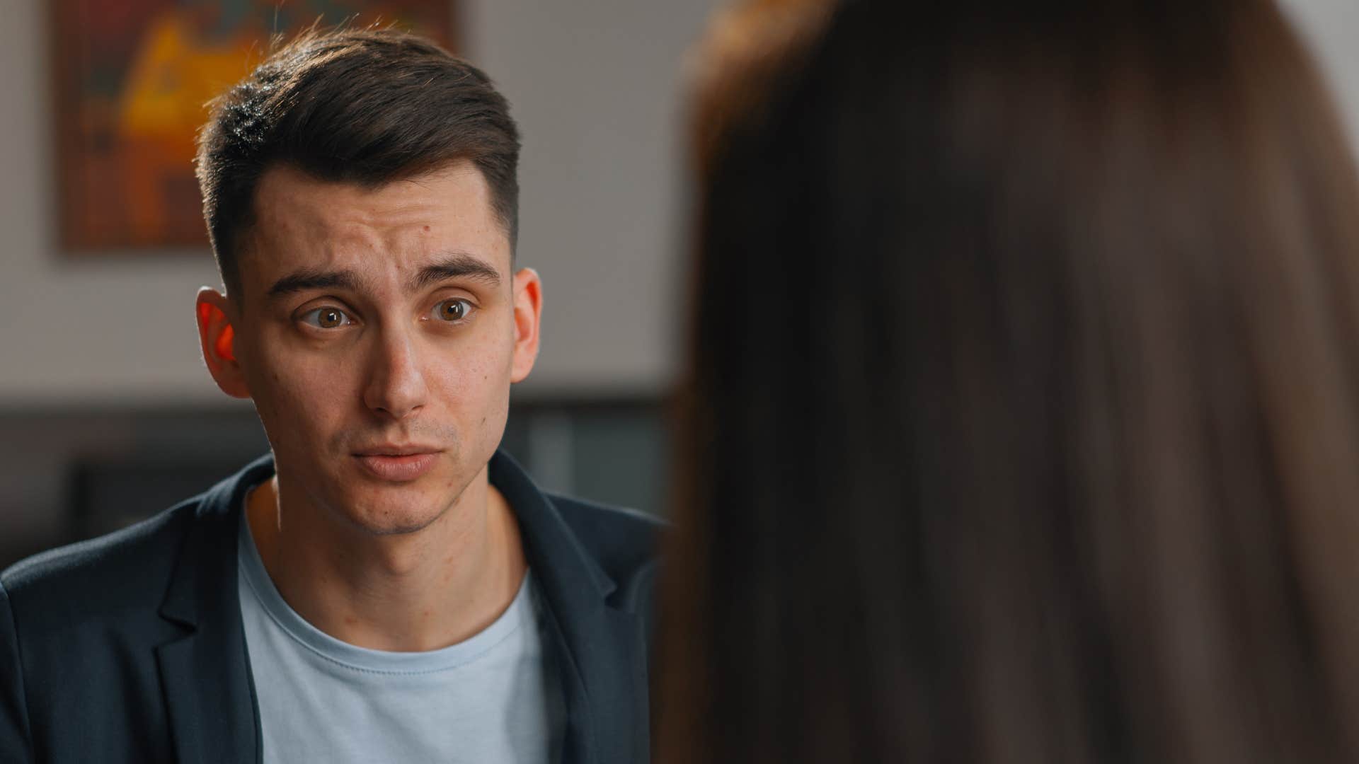 man perplexed looking at wife who isnt listening