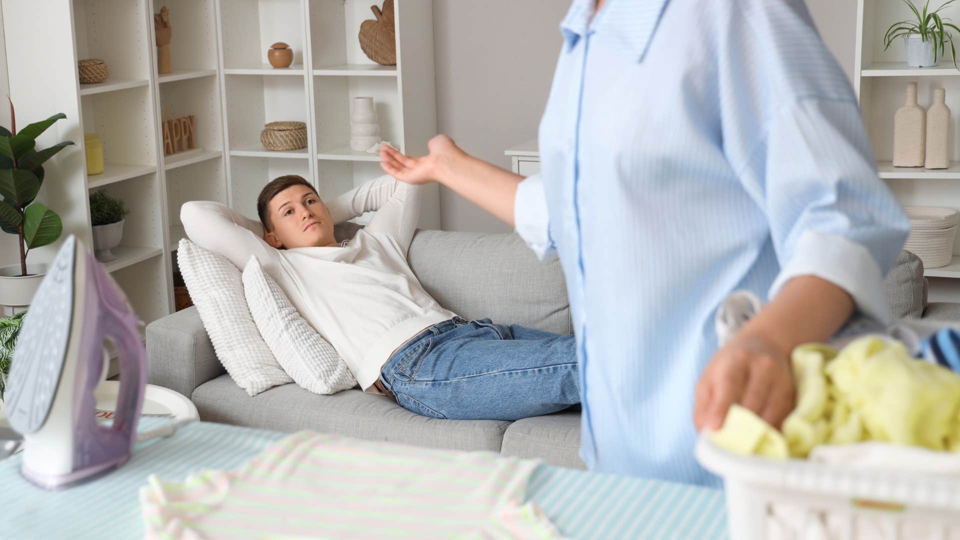 man who doesn't mind wrinkled clothes