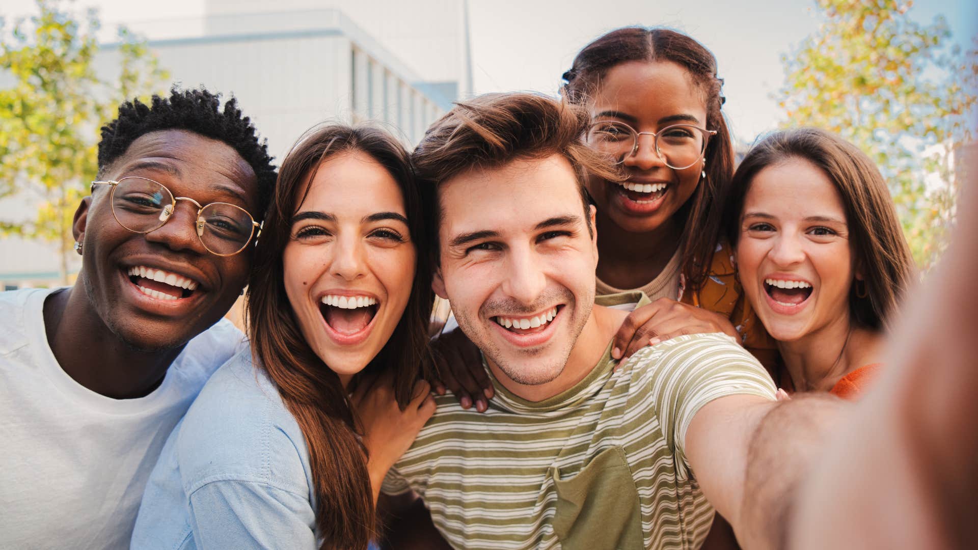 group of friends that likes to have fun