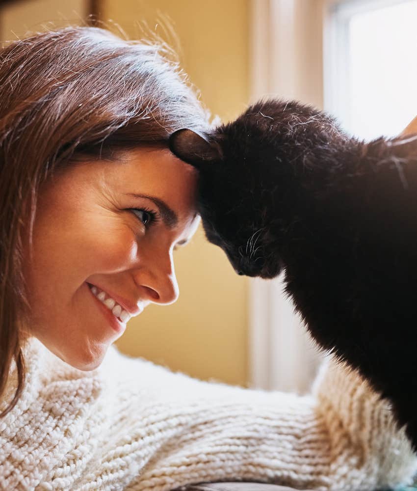 Person has therapeutic bond with cat
