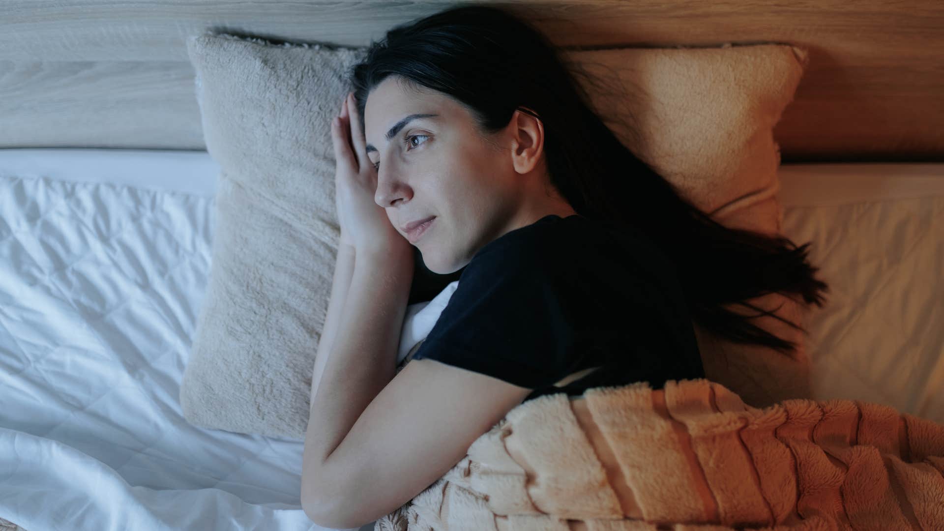 woman who's uncomfortable with intimacy laying in bed