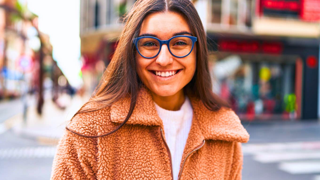 If You Grew Up In The Early 2000s, You Likely Still Do These Oddly Specific Things Without Thinking