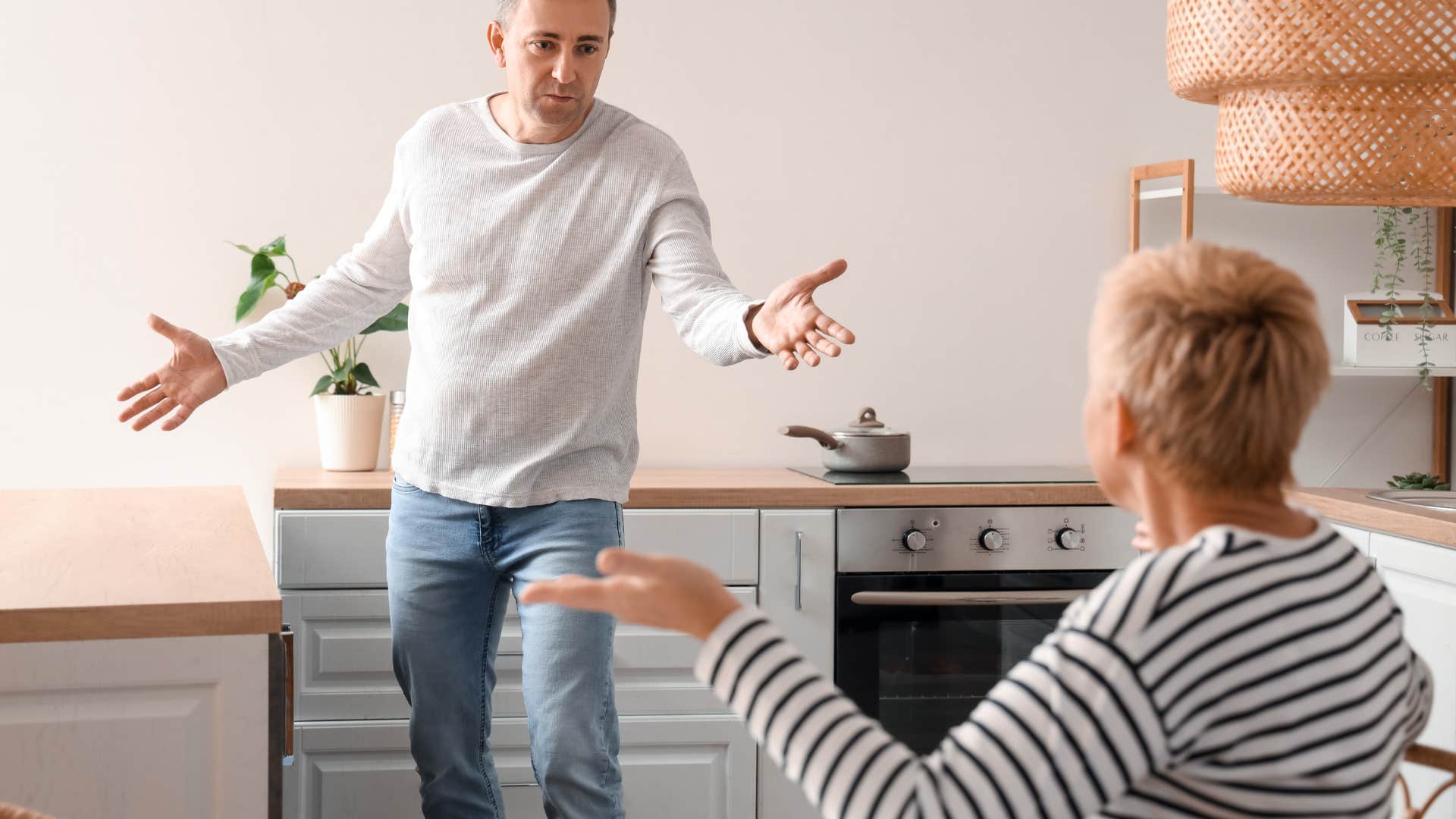 if you notice these things in a couple’s kitchen they’re arguing way more than they say passive-aggressive notes left on the fridge